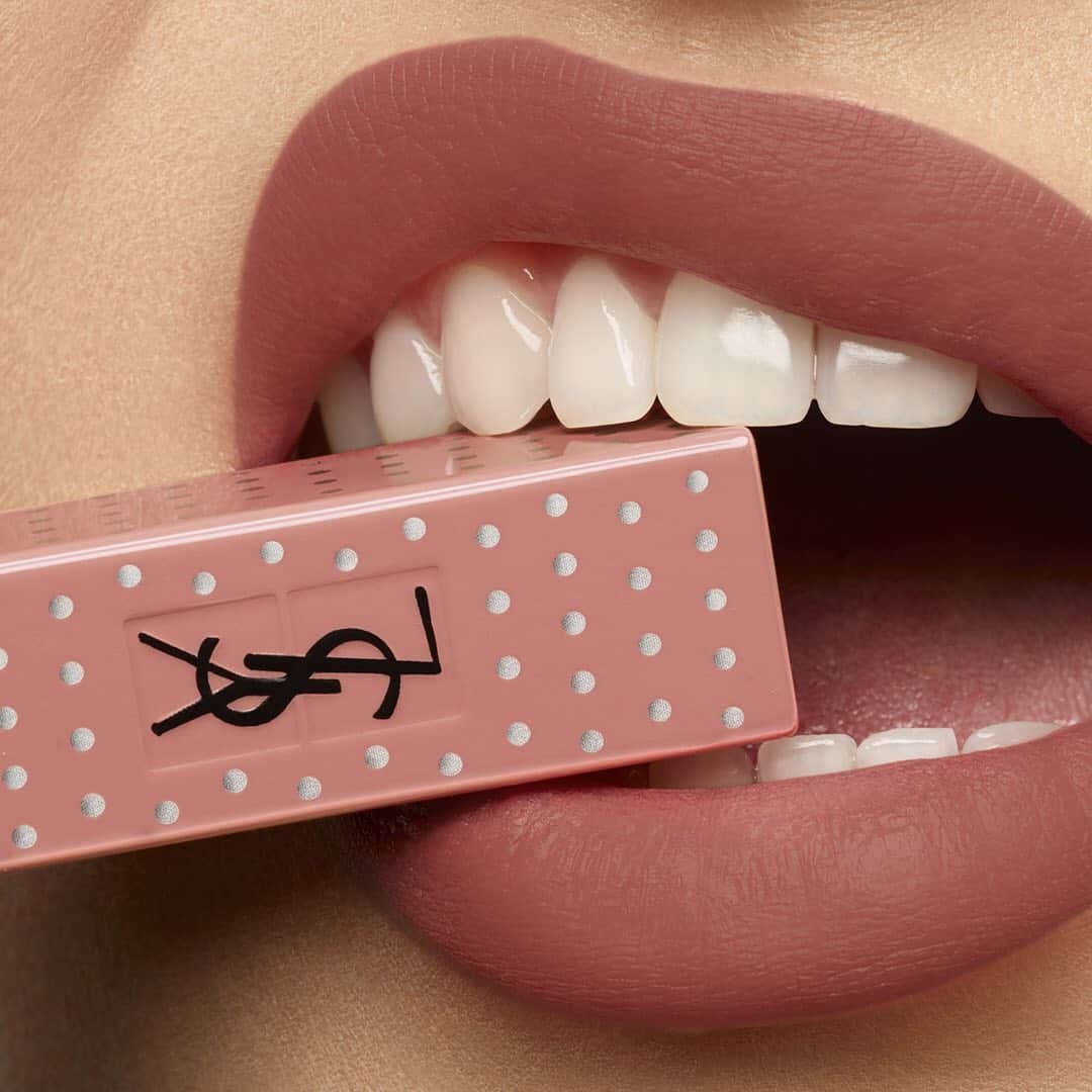 Yves Saint Laurent Beautyさんのインスタグラム写真 - (Yves Saint Laurent BeautyInstagram)「Own your lip look. Get your hands on the latest way to wear your lips... Studded! Happy National Lipstick Day! ROUGE PUR COUTURE STUDS EDITION in N°9 Rose Stiletto #yslbeauty #rougepurcouture #couturestuds #lipstickday #nationallipstickday」7月29日 23時25分 - yslbeauty