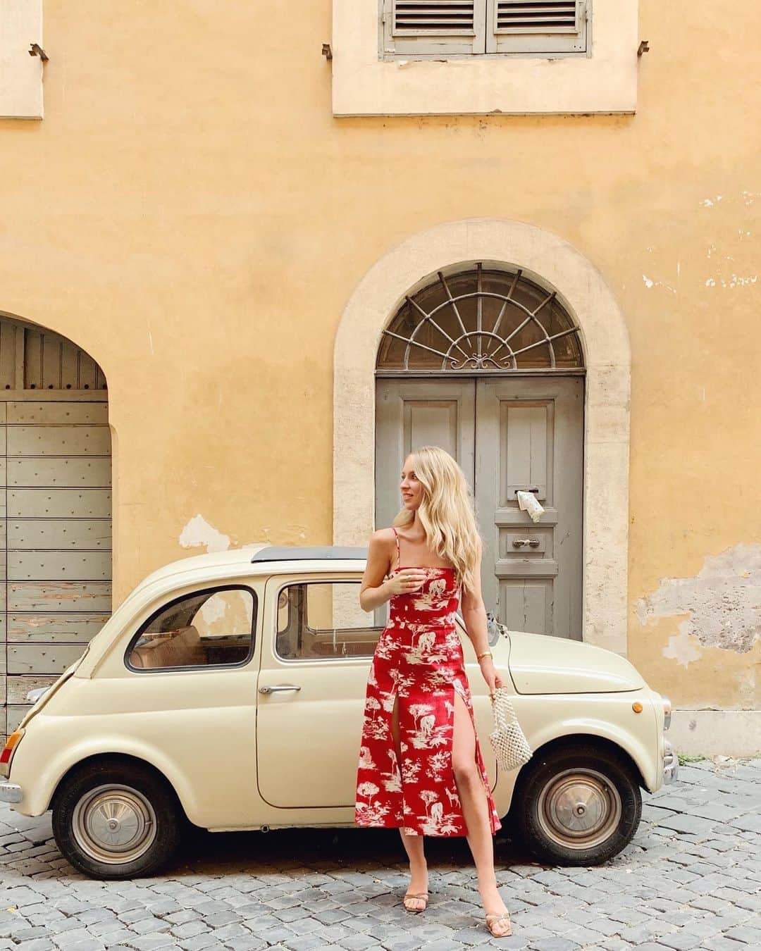 Carin Olssonさんのインスタグラム写真 - (Carin OlssonInstagram)「Eat, stroll, spritz, stop for adorable Italian moments - and repeat 😄🇮🇹」7月29日 23時40分 - parisinfourmonths