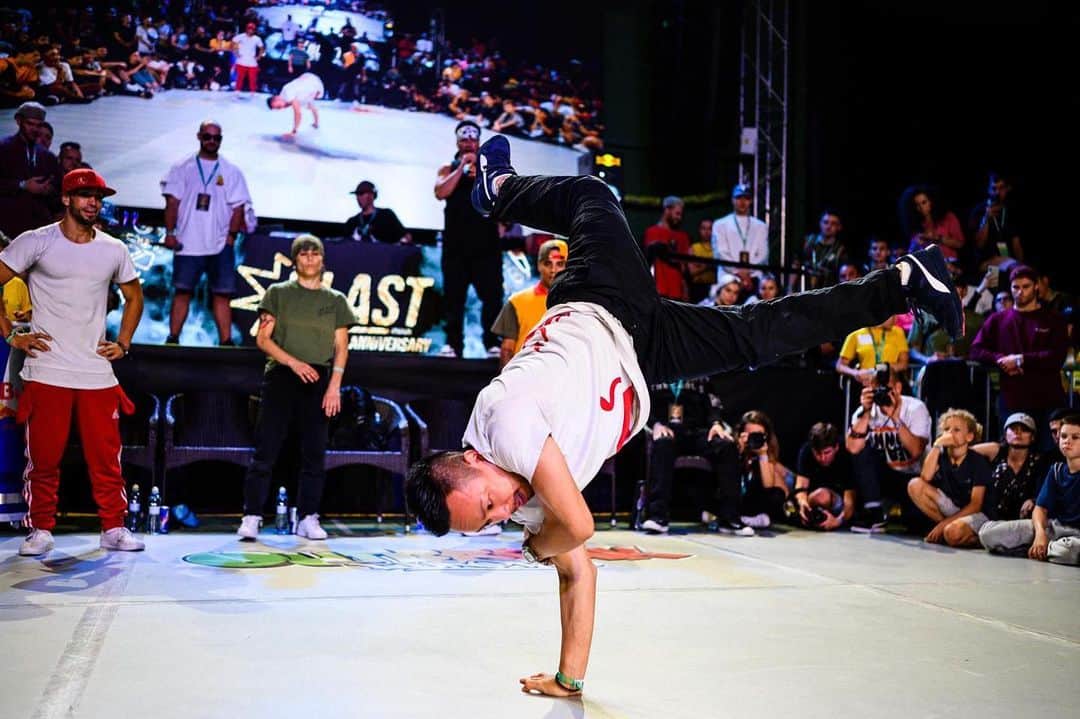 のインスタグラム：「My first time @outbreakeurope is finish!!! Thank you for everything my brothers & Teams🙏🙏 📸 @littleshao  #bboytaisuke #redbull #g_shock #freegun #makavelic #ozracing #puma #ghmumm #thefloorriorz #ftheb」