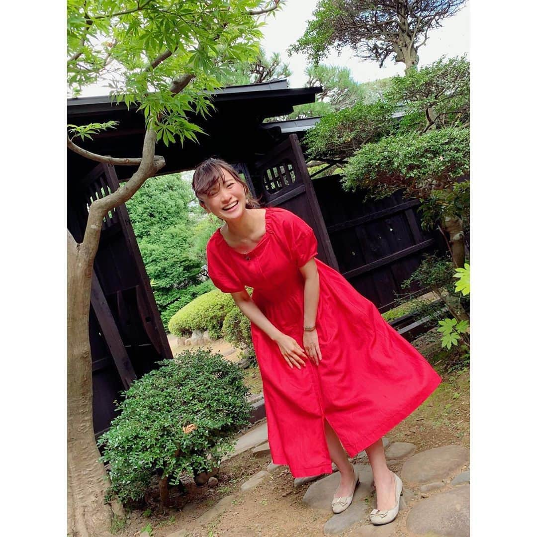 繁田美貴さんのインスタグラム写真 - (繁田美貴Instagram)「*＊ 梅雨明け☀️ #夏本番 #暑さに負けない よう #頑張ってまいりましょう！ #この写真 は #梅雨明け 数日前なのですが #夏を感じる #真っ赤なワンピース に #はしゃいでます♪」7月29日 23時59分 - handa_miki