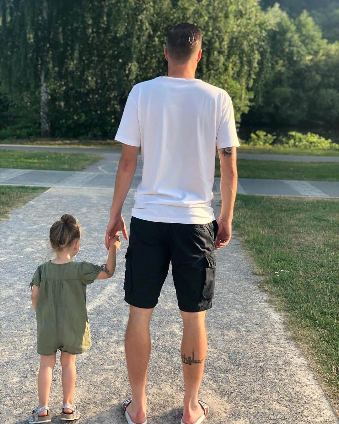 ケヴィン・グロスクロイツのインスタグラム：「Es gibt da ein Mädchen, welches meine Welt zu einen besseren Ort macht ... Ich nenne es meine Tochter. ❤️💯🐟」