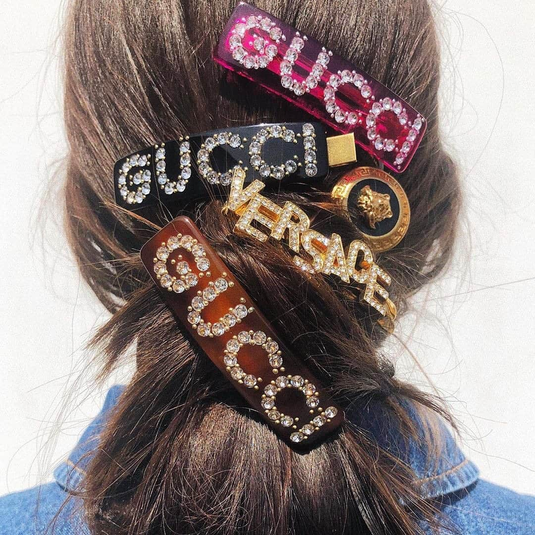 Blonde Saladさんのインスタグラム写真 - (Blonde SaladInstagram)「Announced as a trend, hairpins are now a real obsession⚡ The only rule? The more the better!🐚 #theblondesalad #trend #hairpins #fashion #gucci #hairclips  @threadsstyling」7月30日 0時18分 - theblondesalad