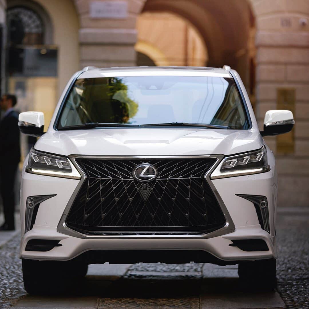 Lexus USAさんのインスタグラム写真 - (Lexus USAInstagram)「Expressively stylish and luxuriously versatile. Introducing the all-new Sport Package of the 2020 #LexusLX. Link in bio to learn more.」7月30日 0時19分 - lexususa