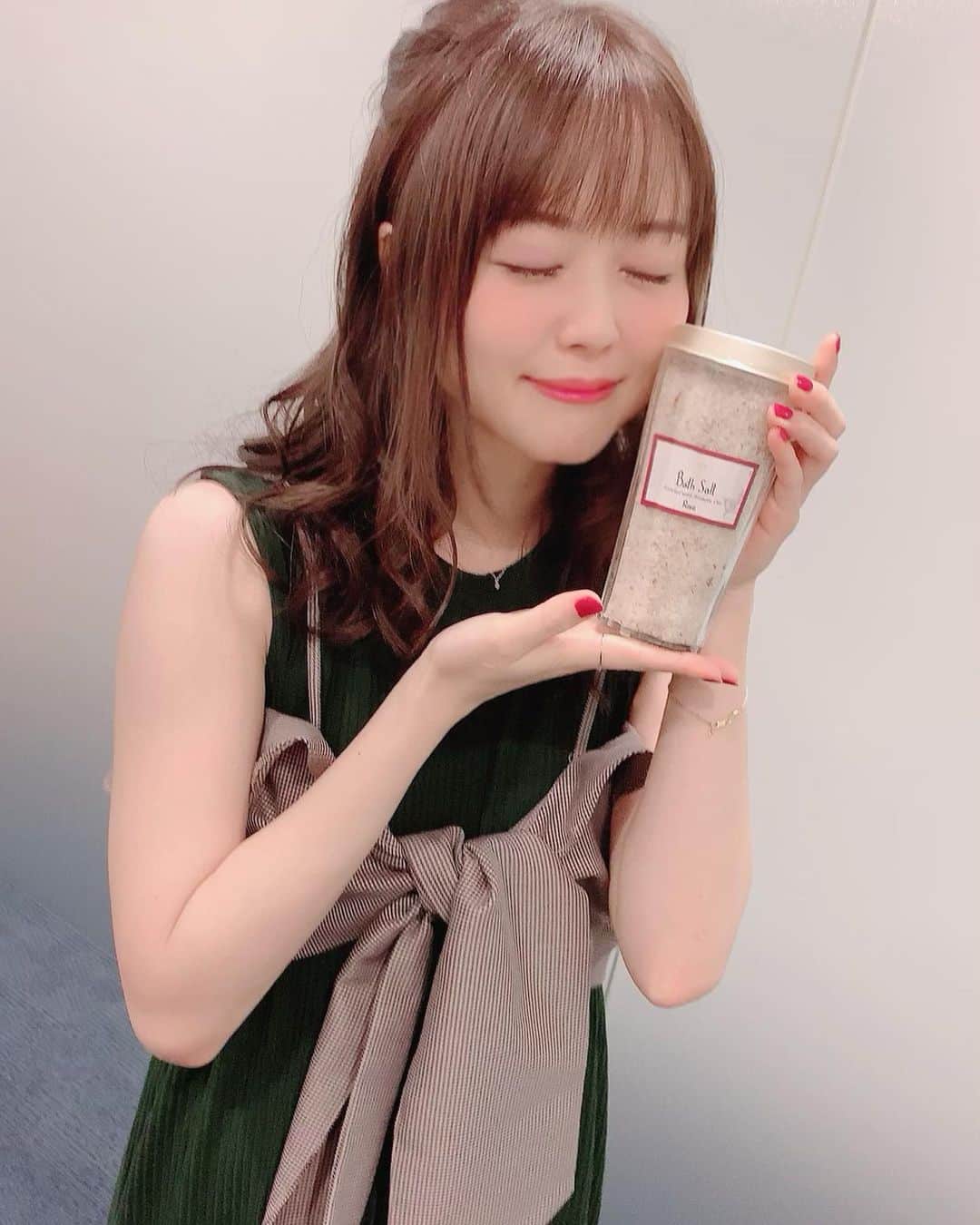 日岡なつみのインスタグラム：「まぁにゃが撮ってくれた…❤︎」