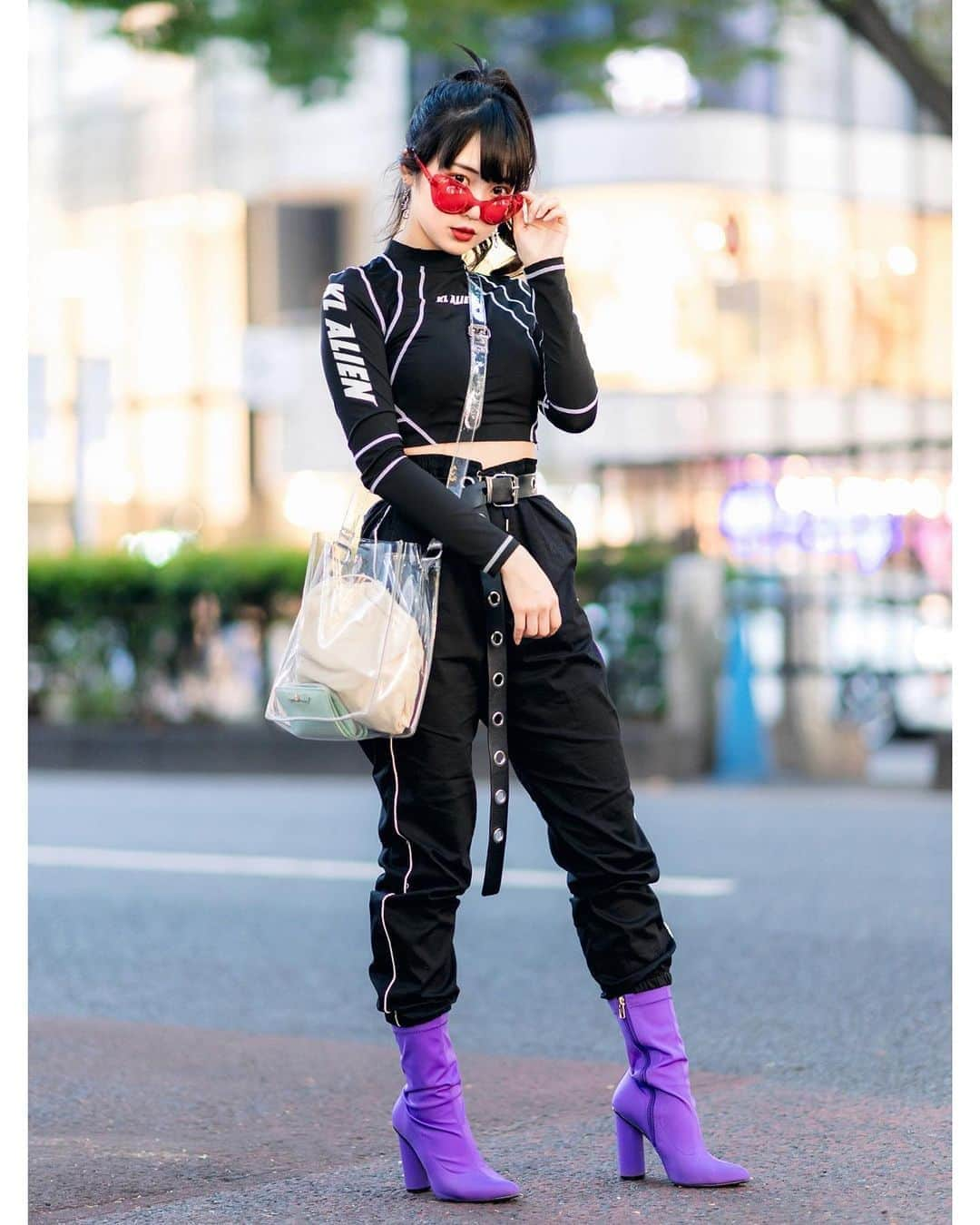 Harajuku Japanさんのインスタグラム写真 - (Harajuku JapanInstagram)「19-year-old aspiring Japanese idol Misuru (@meguharajuku) on the street in Harajuku wearing a KL Alien crop top with matching track pants tucked into purple heeled boots by Yello Japan, Vulgati sunglasses, and a clear WEGO Harajuku bag.」7月30日 0時28分 - tokyofashion