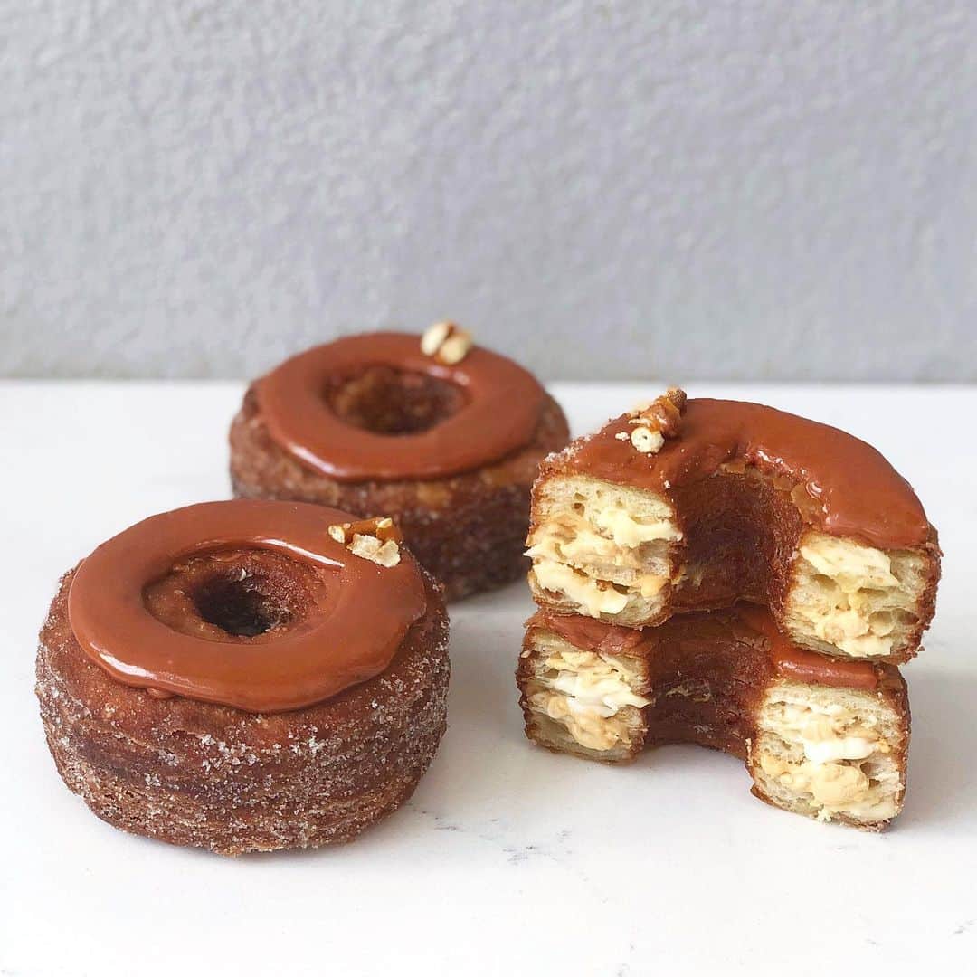 DOMINIQUE ANSEL BAKERYさんのインスタグラム写真 - (DOMINIQUE ANSEL BAKERYInstagram)「Getting ready for our August Cronut® for Soho: Salted Pretzel Caramel, filled with salted pretzel-infused ganache and creamy caramel ganache. 🥨 Starts on Aug 1st, preorders are up now at NYC.CronutPreorder.com. #Cronut #DominiqueAnselBakery」7月30日 0時45分 - dominiqueansel