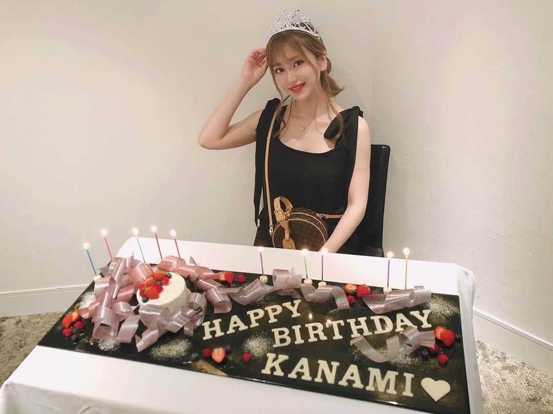 伴かなみのグルメインスタ