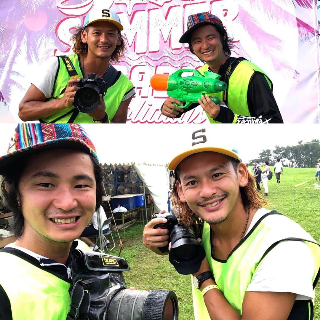 のインスタグラム：「旅繋がりでもあるタツヤ君と久々に再会✍️！ #ウォーターラン  で #カメラマン 2日間の土日でしたー！📸 泊まりだったから温泉で語り、飲みで語りつつ、旅欲も高まった日でしたー！！ にしてもさらに焼けたし、疲れましたー。。。楽しかったが！  疲れで本日は廃人のようでしたー。。。 #waterrun #photograper #撮影依頼もお待ちしております #旅 #trip #野外フェス #フェス #水」