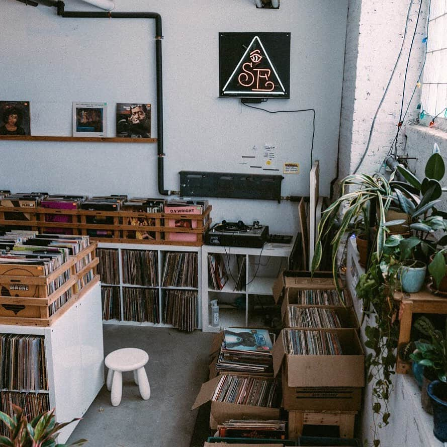 Red Bull Music Academyのインスタグラム：「Superior Elevation ⠀⠀⠀⠀⠀⠀⠀⠀⠀ Fiending for vinyl? Allow us to introduce you to Superior Elevation in Brooklyn, the shop that boasts the “Best High you can Buy.” ⠀⠀⠀⠀⠀⠀⠀⠀⠀ 📷: @newyorkcityvibe ⠀⠀⠀⠀⠀⠀⠀⠀⠀ #RecordStore #VinylRecords #Vinyl #VinylJunkies #VinylLovers #RBMA」