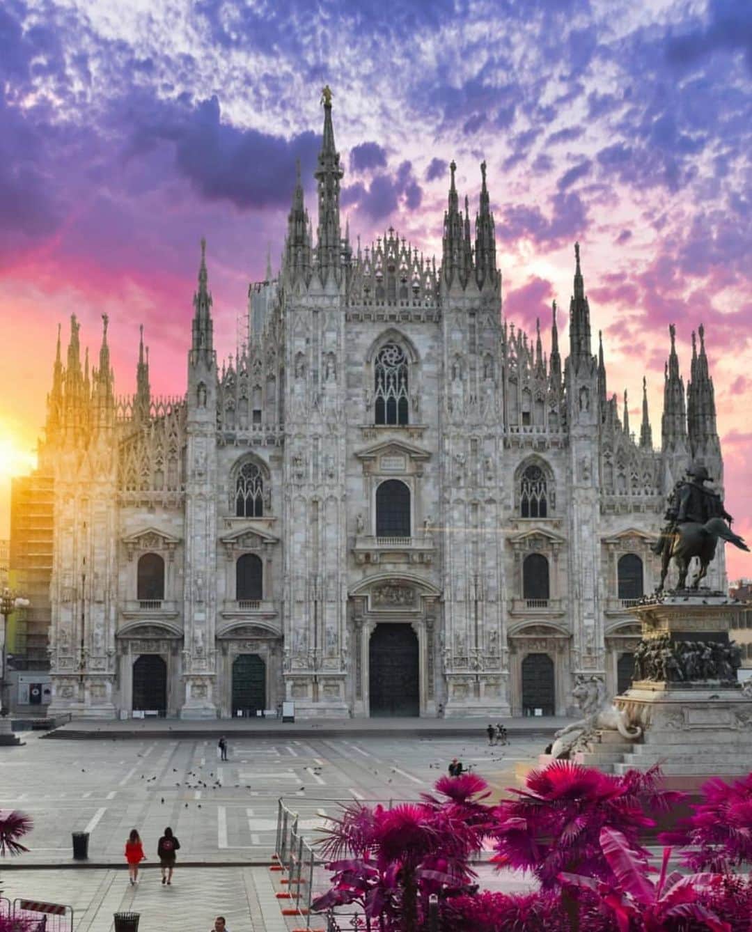 Wonderful Placesさんのインスタグラム写真 - (Wonderful PlacesInstagram)「Il Duomo - Milan ✨💜💜💜✨ . Picture by ✨✨@momentsofgregory✨✨ #wonderful_places for a feature 💜」7月30日 0時58分 - wonderful_places