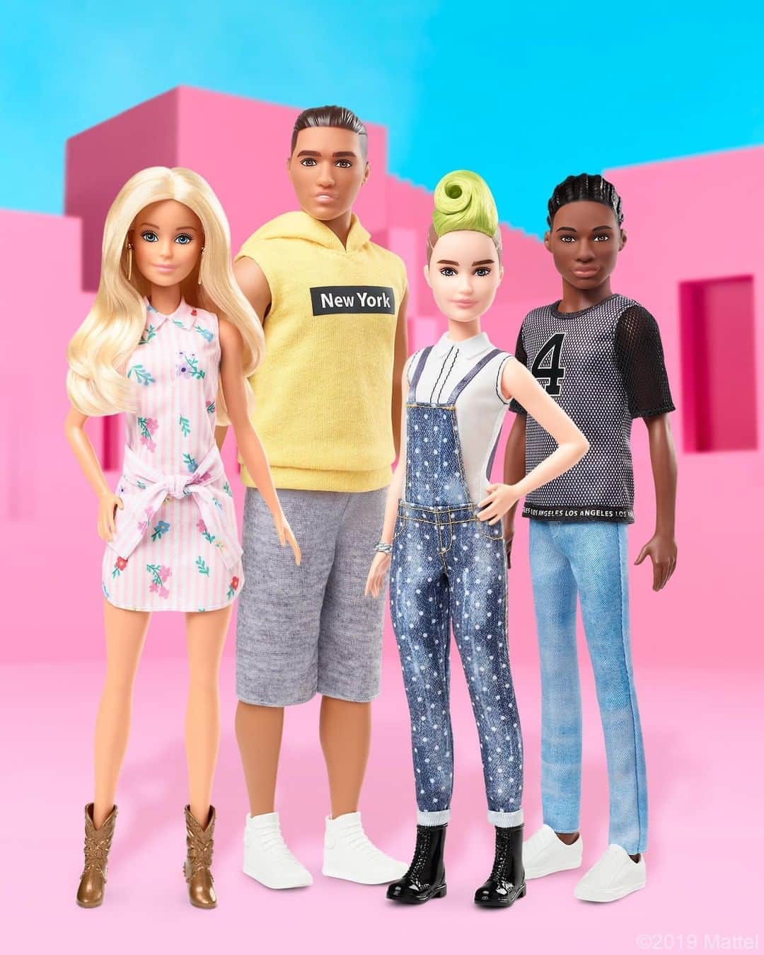 バービーさんのインスタグラム写真 - (バービーInstagram)「Stay true to your crew! 🖤⁣ ⁣ Shop the new #Barbie #Fashionistas now!」7月30日 1時00分 - barbie