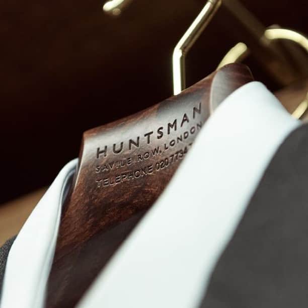 のインスタグラム：「First defined by Chief Cutter Colin Hammick, the signature Huntsman silhouette is tight through the chest, tapers into the waist and pulls back with a little kick to create a tall, lean line. Perfectly elegant, quintessentially British.  Find out more about Huntsman's heritage on our website.  #huntsmansavilerow #bespoke #savilerow #suitup」