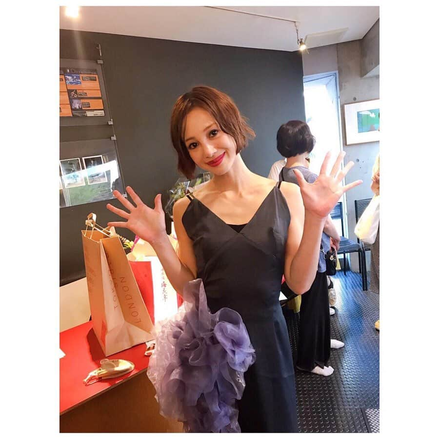 木下ココさんのインスタグラム写真 - (木下ココInstagram)「sessionhouseで行われたシアター21フェスに出演しました♡♡ 来てくれてみんな本当にありがとうございました😊✨✨ 当日はゆっくりみんなとも話せなかったからこれからゆっくり会っていこうと思います☺️🤞❤️ #お花いっぱい💐 #写真も全然撮れなかった #ココトレは次の日もやりました #sessionhouse #kagurazaka #dance #performance  #contemporarydance  #木下ココ」7月30日 1時07分 - cocot_chan