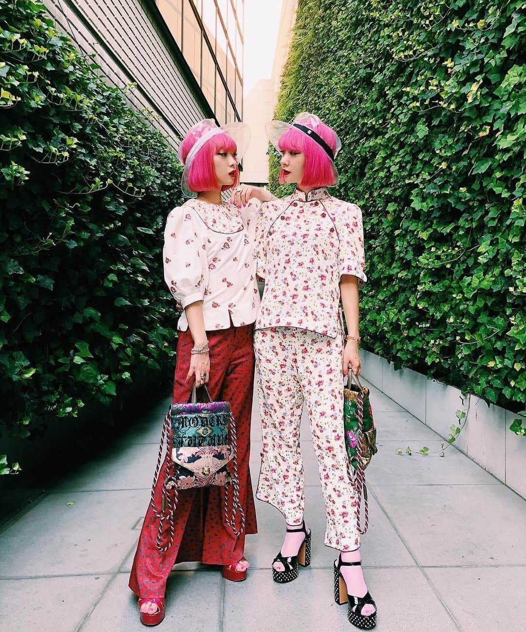 のインスタグラム：「Twinning = winning for identical fashionista sisters Aya Suzuki (@ayaxxamiaya) and Ami Suzuki (@amixxamiaya), who go by the collective name Amiaya. “For us, being twins is everything,” says Aya. “My dreams are our dreams.” 💕⁣ ⁣ Ami adds: “When our individual personalities overlap, our power is double. Simply put, being twins allowed us to create the style we have now.”⁣ ⁣ Photo by @amixxamiaya」