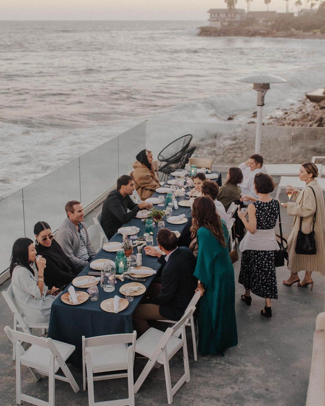 オレーシャ・ルーリンさんのインスタグラム写真 - (オレーシャ・ルーリンInstagram)「A magical gathering by @lifeakua ( @meg_haywoodsullivan and I making plans on how to save the planet but make it fashion)」7月30日 1時10分 - olesyarulin