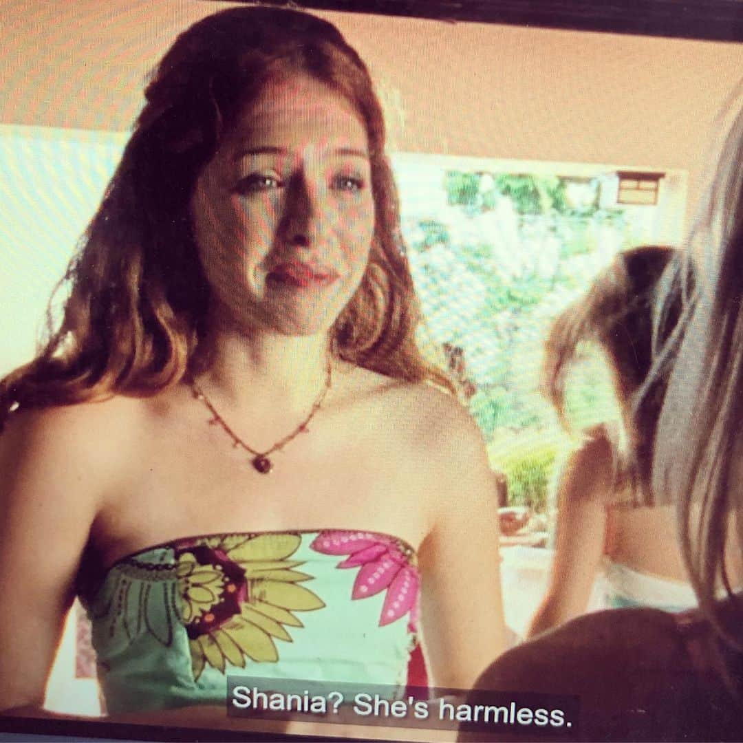 レイチェル・レフィブレのインスタグラム：「That time I was on @veronicamars a thousand years ago! Thanks for sending @sirdannyfarber 💋  Note to VM fans: I was a newbie/nobody doing only one episode and @kristenanniebell was welcoming, gracious and kind. Still is. In an industry that continues to be far too blind to untamed ego and bad behavior, she and this show are very worthy of your fandom. @hulu」