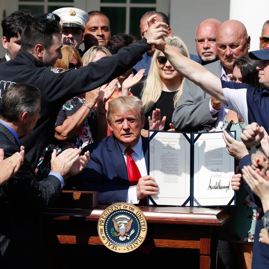 TIME Magazineさんのインスタグラム写真 - (TIME MagazineInstagram)「Appearing in the Rose Garden of the White House with more than 60 first responders from the Sept. 11 terrorist attacks, President Trump signed into law an extension of the victims’ compensation fund through 2092, essentially making it permanent. The bill passed through Congress on a bipartisan basis, @apnews reports, but only after delays by some Republicans led to criticism from activists including Jon Stewart. "You inspire all of humanity,” said Trump. The president noted he "was down there also, but I'm not considering myself a first responder." A number of Trump's recollections about his personal experiences on that day in 2001 cannot be verified, AP adds. Read more at the link in bio. Photograph by @alex_brandon—AP」7月30日 1時34分 - time