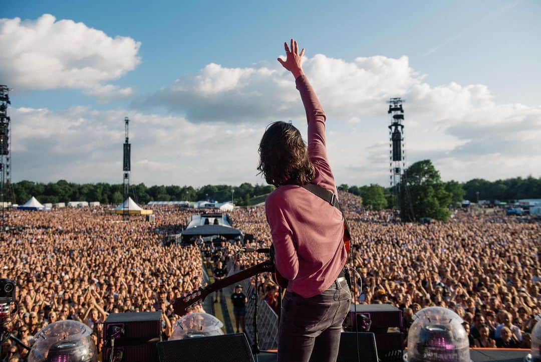 ジェームズ・ベイさんのインスタグラム写真 - (ジェームズ・ベイInstagram)「Denmark, Odense part 1. Beautiful place, beautiful people. (Oh, ps we hit 1.2M followers 👋 hey gang x) 📷 @ohalfin」7月30日 1時56分 - jamesbaymusic