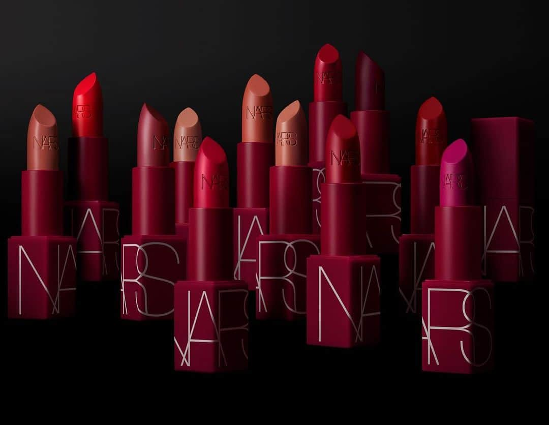 NARSさんのインスタグラム写真 - (NARSInstagram)「Presenting NARS’ original lipstick collection: the 12 shades that launched the brand, changed beauty, and challenged convention. Now in exclusive 25th anniversary red packaging. Available only in NARS Boutiques and at narscosmetics.com. #norulesjustlips #NARS25」7月30日 2時02分 - narsissist