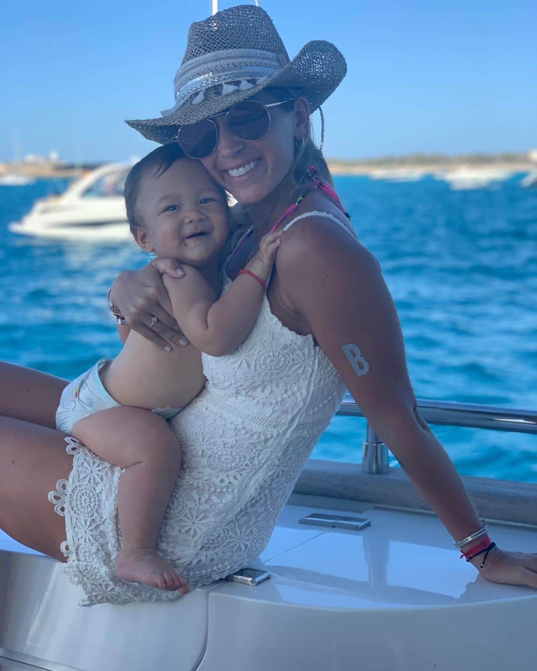 ソフィア・バルビのインスタグラム：「bebesito de mamá! ❤️❤️❤️」