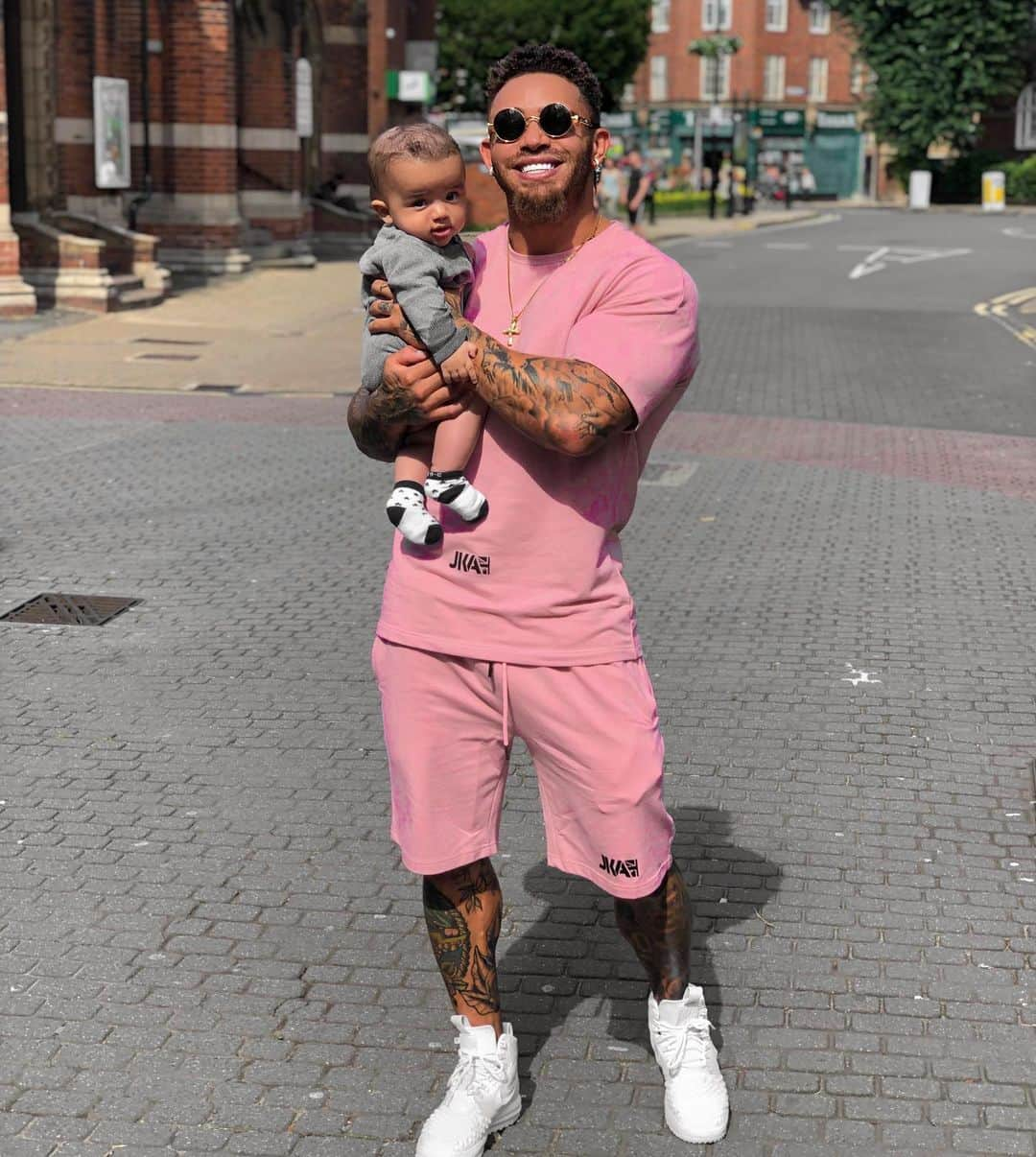 アシュリー・ケインさんのインスタグラム写真 - (アシュリー・ケインInstagram)「Uncle duties today with my little homie Melo! 👶🏽❤️👨🏽 . Twinset from @jk_attire 🔥🔥🔥- They also have upto 80% off across their website right now! . #twinset #style #mensstyle #fashion #mensfashion #summer #family #nephew #happy #love」7月30日 2時05分 - mrashleycain