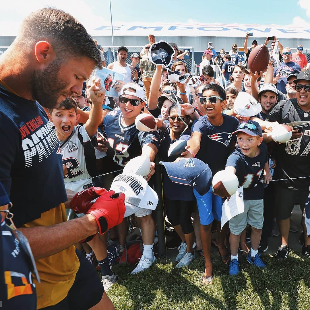 ジュリアン・エデルマンさんのインスタグラム写真 - (ジュリアン・エデルマンInstagram)「We’re nothing without you Pats Nation. Open practices feeling like game days... 🙌」7月30日 2時11分 - edelman11