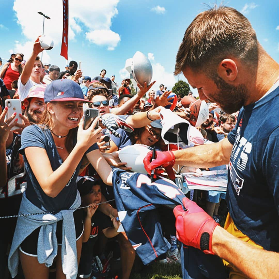 ジュリアン・エデルマンさんのインスタグラム写真 - (ジュリアン・エデルマンInstagram)「We’re nothing without you Pats Nation. Open practices feeling like game days... 🙌」7月30日 2時11分 - edelman11