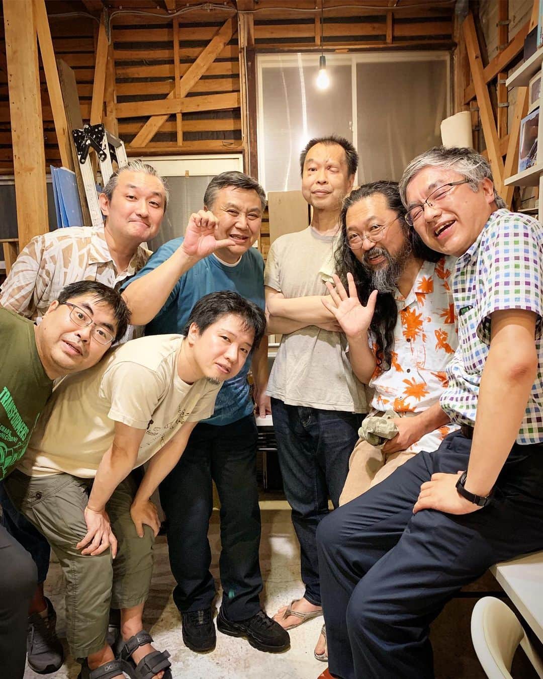 村上隆さんのインスタグラム写真 - (村上隆Instagram)「Today, during the day I was on location shooting my short film near the nuclear power plant in Fukushima and in the early evening I went to a gathering to honor Yasuhiro Wakashima @modelkingdom and Hiroshi Sagae, both otaku sculptors, in their lifetime. Hiroshi Sagae #寒河江弘 unfortunately could not attend due to sudden illness.  The two are both suffering from cancer and the party was planned by Shuichi Miyawaki @sennmusann , the president of Kaiyodo @kaiyodo_pr , in order to encourage them while they are still well.  Mr. Wakashima developed cancer in the ocular fundus in the skull five years ago and, after its removal, was long battling for recovery. A few months ago, I heard, he had a contusion on the skull supporting the brain and had a surgery to secure the brain with titanium and a muscle from his thigh. I couldn’t begin to wrap my head around all this but he seemed very much recovered and well today, leaving me in awe of modern medicine.  I had the pleasure of working with them both: Mr. Wakashima had made my life-size figure sculpture, SMPKo2, and Mr. Sagae had created models for some of my 500 Arhats figures.  It’s rough to see us first-generation otaku age and drop right and left. Yet we are the kind of people whose minds are happily filled with otaku worldview even as we fall to illness, so there’s something tremendous about that. Mr. Wakashima, Mr. Sagae, please do take care and live long.  本日は昼間は福島の原発界隈でムービーの撮影をして、夕方は、オタクの造形師、若島廉弘 AKA 東海村源八さん @modelkingdom さん、寒河江弘さんらお二人を存命中に讃える会に参加しました。寒河江弘さんは急遽具合が悪くなって不参加との事。 お二人とも癌を患っており、元気なうちに皆んなで元気付けようと、海洋堂 @kaiyodo_pr の社長、宮脇修一 @sennmusann さんが企画したパーティでした。 若島さんは5年前、頭蓋骨の眼底に癌が出来て、その摘出、闘病で、苦しんでおられましたが、数ヶ月前に、脳を支える頭蓋骨が座礁し、チタンと足の太ももの腱で、脳を支える手術をしたとの事で、聞いてても手術の内容がわからなかったのですが、とても元気になられていて、現代医学の進歩に驚いていた次第。 その若島さんはSMPKO2という等身大フィギュアを作ってくれて、寒河江さんは五百羅漢を造形してくださったご縁。 オタク第1世代も歳をとり、バタバタと倒れていっており、なかなか辛いものがありますな。しかし、こうして病に倒れても頭の中はオタクの世界観でバラ色という人種！物凄いものがありますな。 若島さん、寒河江さん、養生して、長生きしてください。」7月30日 2時12分 - takashipom