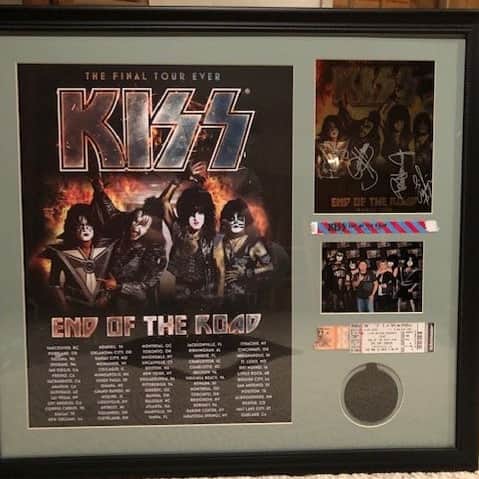 KISSさんのインスタグラム写真 - (KISSInstagram)「#KISSARMYROCKS! Thanks to James Russell of Campbellsville, Kentucky for sharing his custom #KISS #EndOfTheRoad plaque with us! Includes his first KISS show in 1979 in Louisville & the LAST show in 2019. 40 YEARS To The Year!」7月30日 2時14分 - kissonline