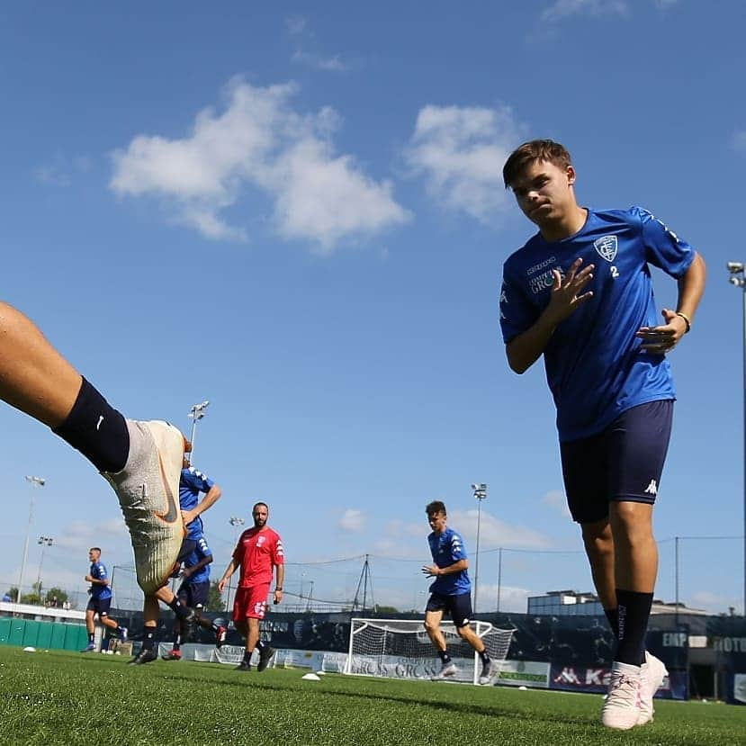 エンポリFCさんのインスタグラム写真 - (エンポリFCInstagram)「Primo allenamento per la Primavera azzurra di mister Buscè oggi al Centro Sportivo di Monteboro 📸📸📸📸」7月30日 2時20分 - empoli_fc_official