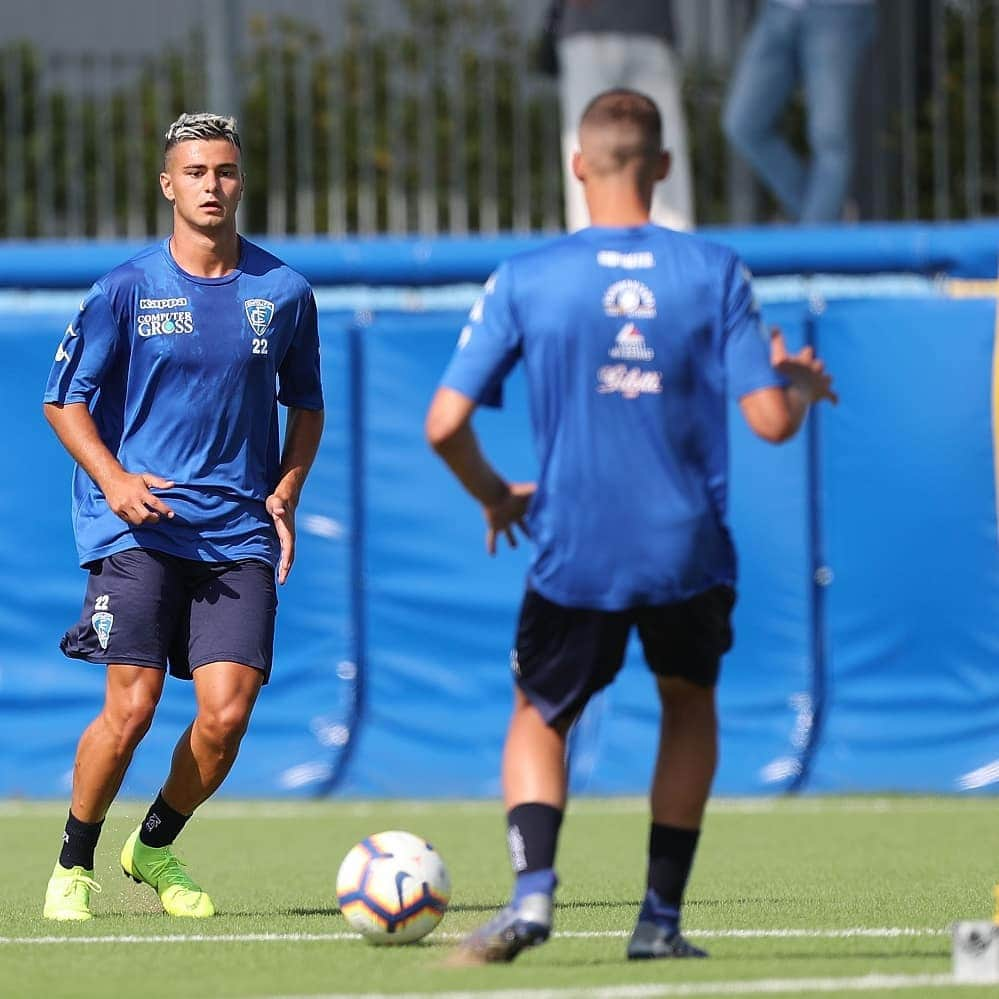 エンポリFCさんのインスタグラム写真 - (エンポリFCInstagram)「Primo allenamento per la Primavera azzurra di mister Buscè oggi al Centro Sportivo di Monteboro 📸📸📸📸」7月30日 2時20分 - empoli_fc_official