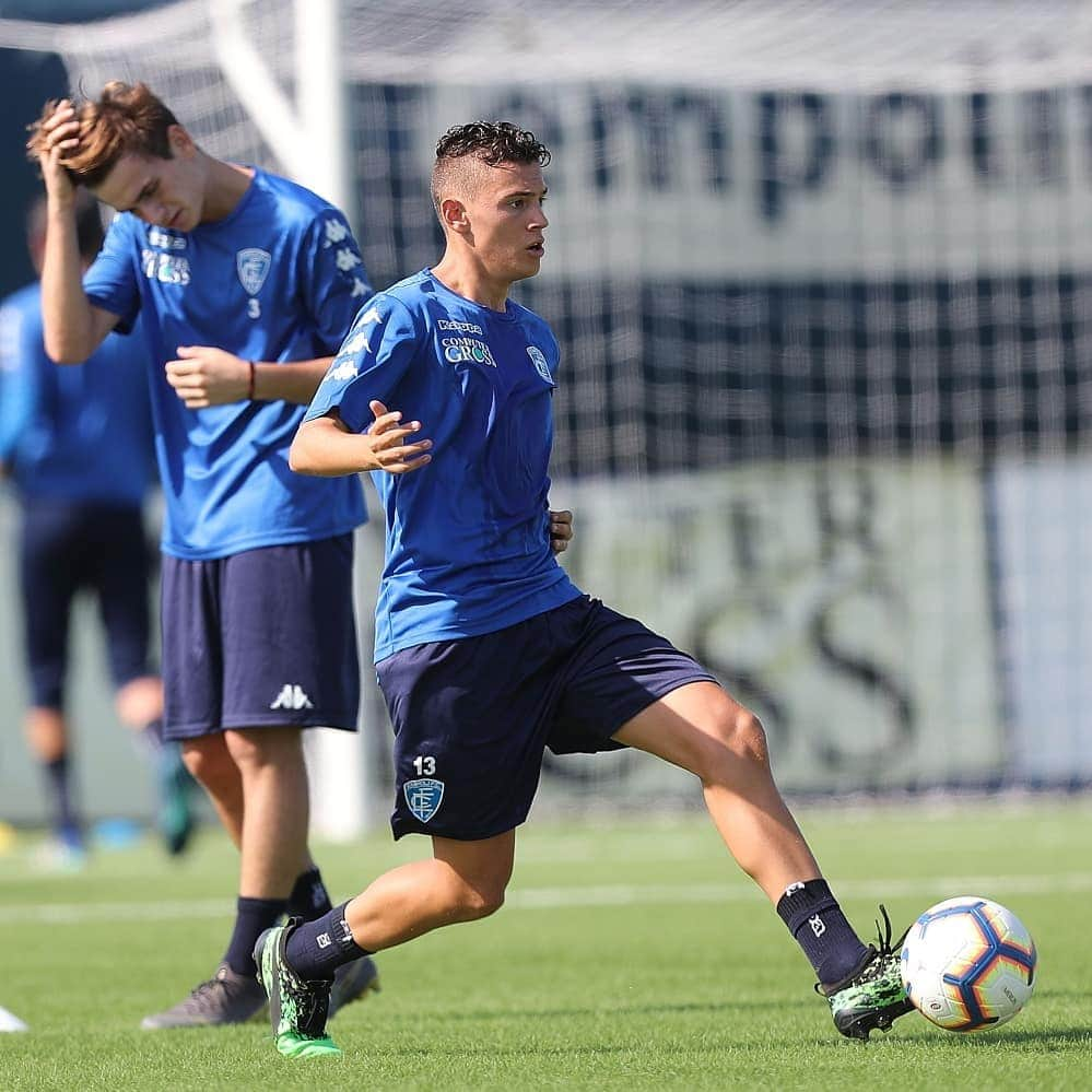 エンポリFCさんのインスタグラム写真 - (エンポリFCInstagram)「Primo allenamento per la Primavera azzurra di mister Buscè oggi al Centro Sportivo di Monteboro 📸📸📸📸」7月30日 2時20分 - empoli_fc_official