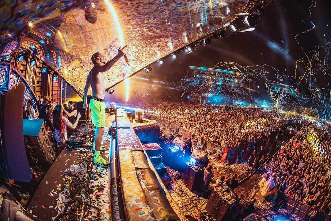 Dimitri Vegas & Like Mikeさんのインスタグラム写真 - (Dimitri Vegas & Like MikeInstagram)「Friends of Tomorrowland ❤️ Celebrating 15 years with all of you has been incredible! See u next year!」7月30日 2時27分 - dimitrivegasandlikemike