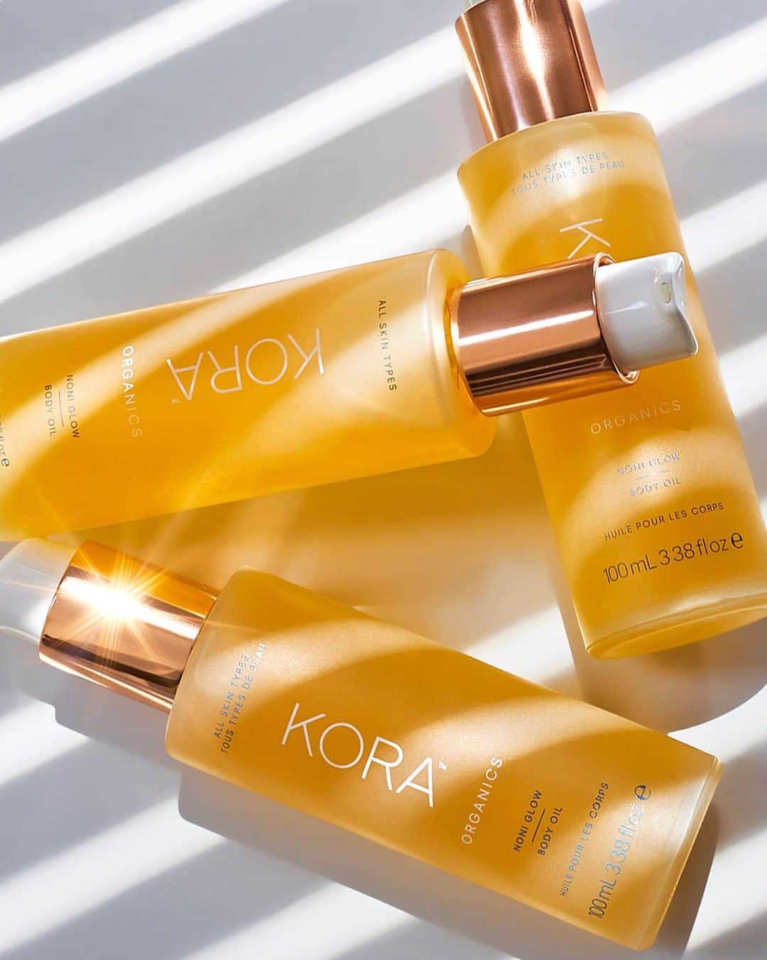 KORA Organicsさんのインスタグラム写真 - (KORA OrganicsInstagram)「Did you know you can add a few drops of the the Noni Glow Body Oil for a luxurious and hydrating bathing 🛁 experience. In case you haven’t already, check out our link in bio for @mirandakerr’s Noni Glow Body Oil Tips and Tricks ✨ for “Bath Time Bliss” and other fun ways @mirandakerr recommends using the Noni Glow Body Oil. 🙏🏻 #KORAOrganics #MindBodySkin #NoniGlow」7月30日 2時30分 - koraorganics