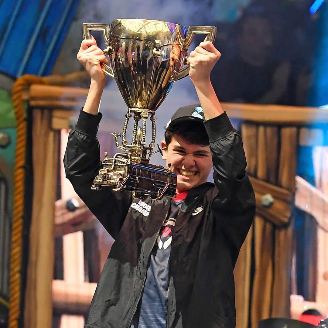 NBC Newsさんのインスタグラム写真 - (NBC NewsInstagram)「The #Fortnite World Cup Solo Finals champion is 16-year-old Kyle ‘Bugha’ Giersdorf. His prize? A cool $3,000,000. Click the link in our bio to read more. . 📷 Dennis Schneidler / @usatodaysports via @reuters」7月30日 2時32分 - nbcnews