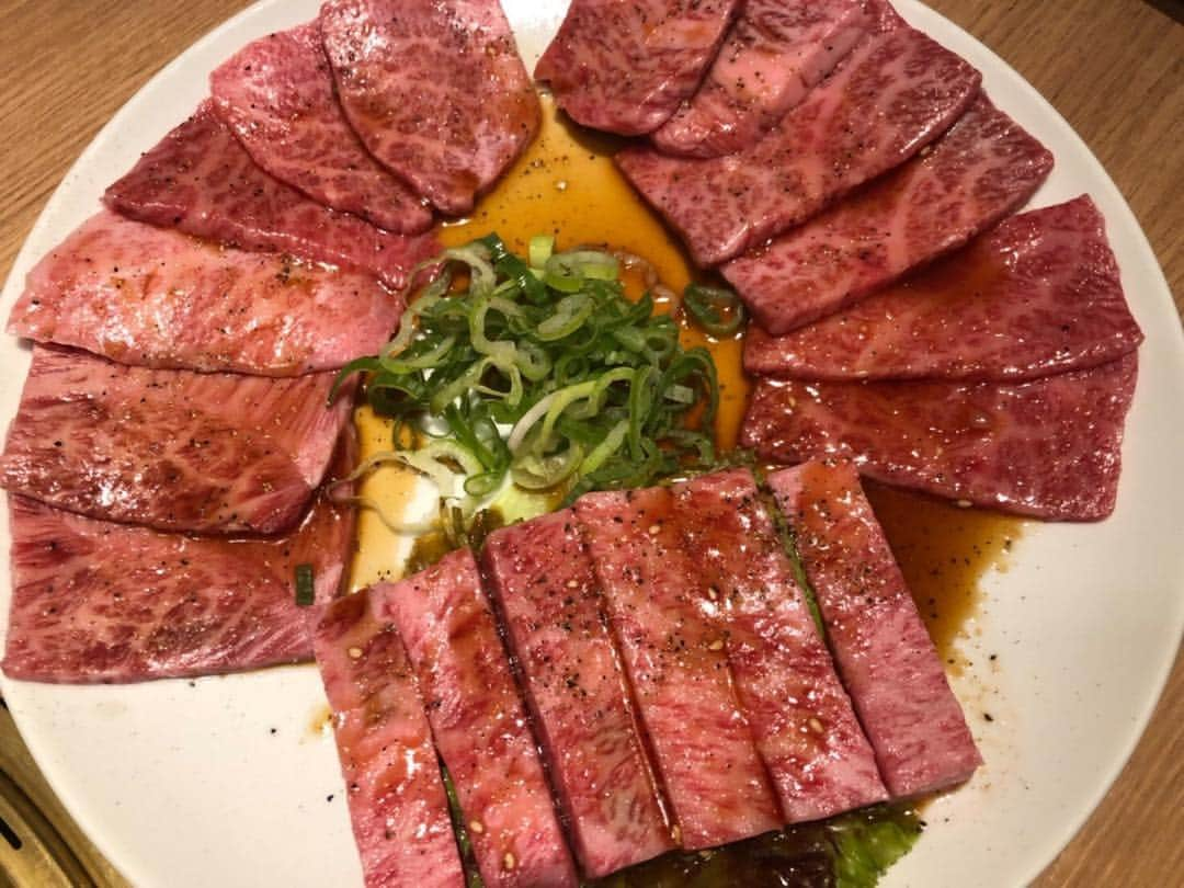 火口秀幸さんのインスタグラム写真 - (火口秀幸Instagram)「暑いですねぇ 体力づけに #肉  食べようッ #吉本坂46 #RED #HIDEBOH  #やる気のない愛をThankyou」7月30日 2時38分 - hideboyhideboh