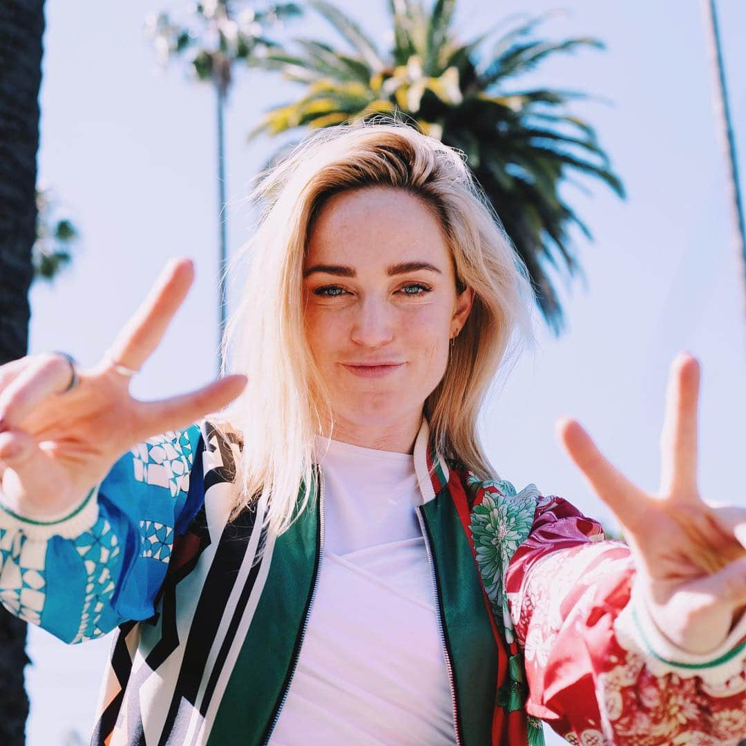 ケイティ・ロッツさんのインスタグラム写真 - (ケイティ・ロッツInstagram)「You can take the girl out of Cali, but you can’t take the Cali out of the girl ✌️✌️📸 @catherinepowell」7月30日 2時46分 - caitylotz