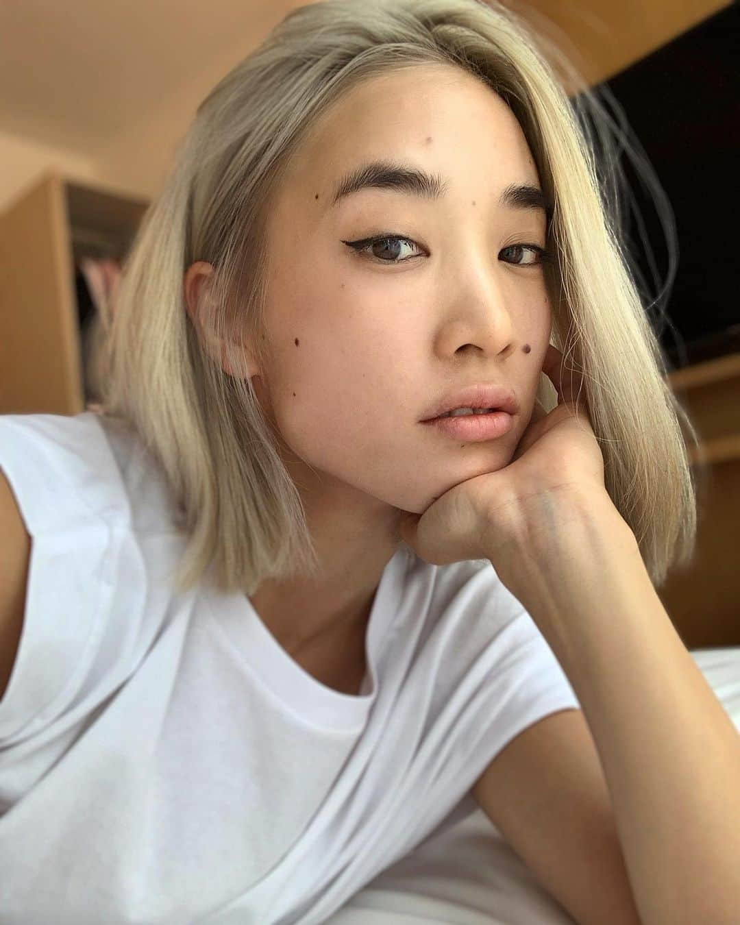 Ai Shimatsuさんのインスタグラム写真 - (Ai ShimatsuInstagram)「Summer 2019 👩‍🦳🌞 I’m blonde guys.  Hair by @lisajillianhair 🌈」7月30日 3時00分 - aishimatsu