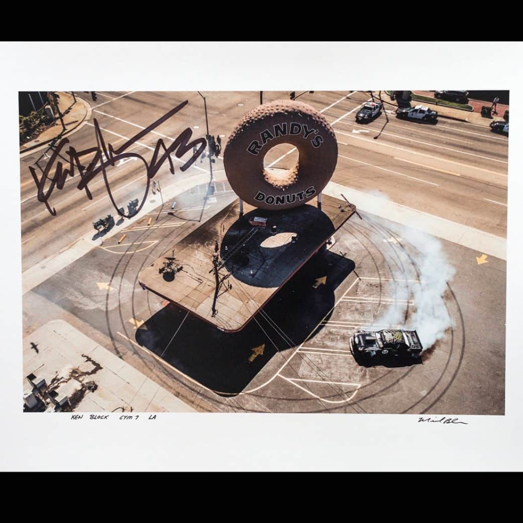 ケン・ブロックさんのインスタグラム写真 - (ケン・ブロックInstagram)「Back by popular demand, now in a first-ever larger format: @blabacphoto’s killer shot from #GymkhanaSEVEN in Los Angeles where I did a donut around the world-famous Randy’s Donuts in the debut of my Ford Mustang Hoonicorn! This is one of Mike’s most iconic (and requested!) shots, so he’s had me sign a limited run of them in this way bigger 20” x 30” format. Get yours before they’re gone by hitting the link in HIS bio! #mmmdonuts #RandysDonuts #HoonicornV1」7月30日 3時27分 - kblock43