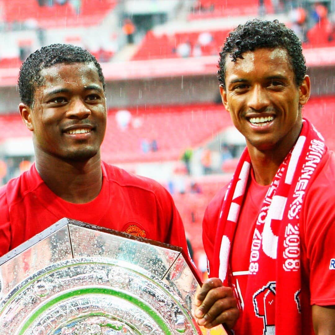 ナニさんのインスタグラム写真 - (ナニInstagram)「Congratulations on a great career, my friend! It was great to share the pitch with you, win titles together and have you as a friend. Good luck with your future plans! 🤜🏿🤛🏾 #manutd #evra #nani #together #congratulations」7月30日 3時42分 - luisnani