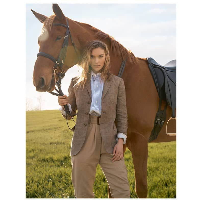 Polo Ralph Laurenさんのインスタグラム写真 - (Polo Ralph LaurenInstagram)「An equestrian moment featuring a Polo Ralph Lauren Summer 2019 blouse and blazer, as seen in @TownAndCountryUK.  Model: @Arizona_Muse Photography: @RichardPhibbs Styling: @MirandaAlmond Editor-in-chief: @JustinePicardie  #PoloEditorials #RLEditorials #TownAndCountryUK」7月30日 4時03分 - poloralphlauren