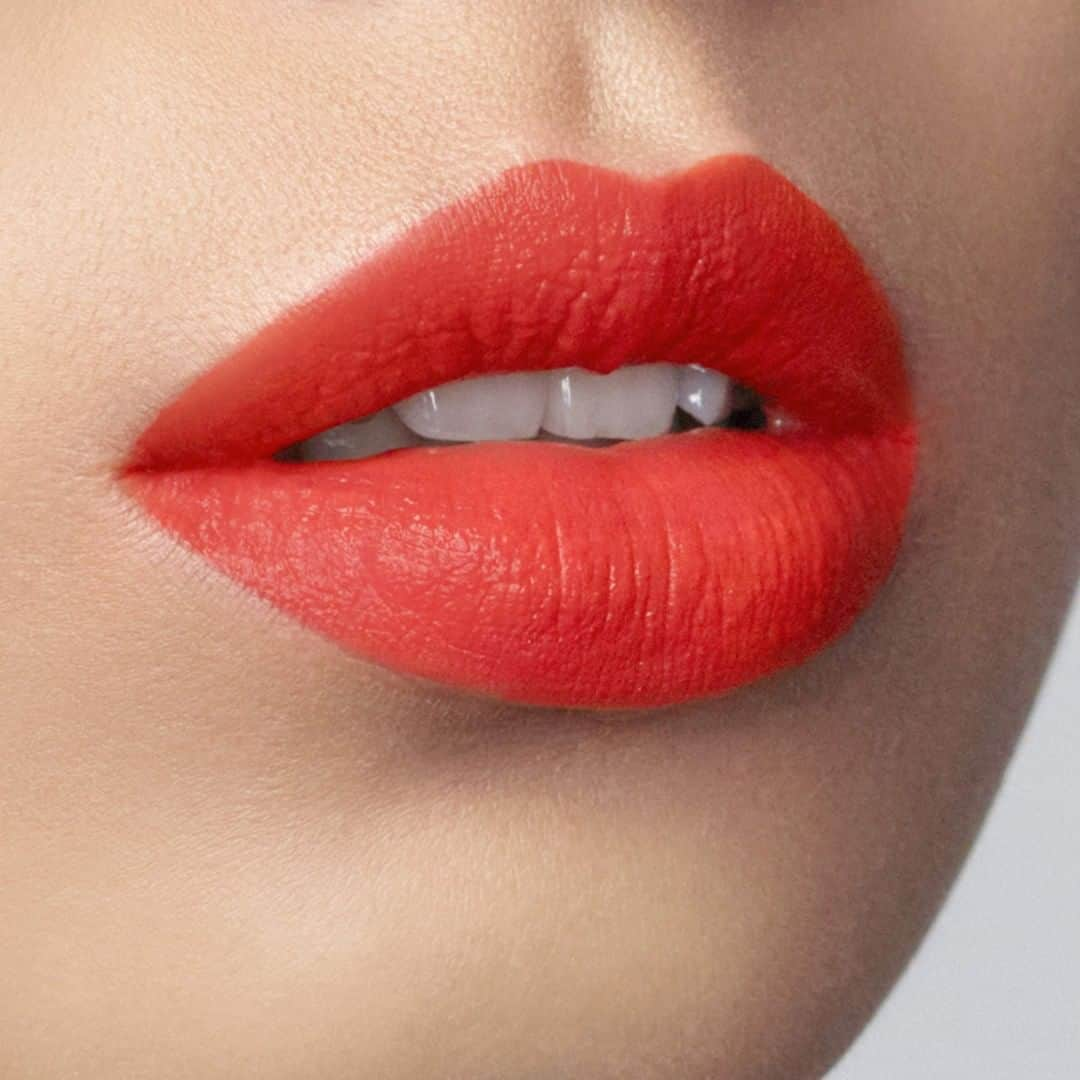 Armani Beautyさんのインスタグラム写真 - (Armani BeautyInstagram)「Intense, velvet lip color in one effortless stroke, go for LIP MAESTRO in shade 305 to brighten up your beauty look.  #ArmaniBeauty #LipMaestro #LipFreeze #makeup」7月30日 3時59分 - armanibeauty