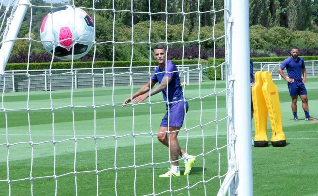 エリク・ラメラさんのインスタグラム写真 - (エリク・ラメラInstagram)「⚽️⚽️⚽️」7月30日 4時00分 - eriklamela