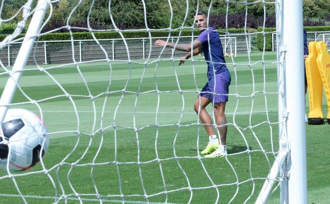 エリク・ラメラさんのインスタグラム写真 - (エリク・ラメラInstagram)「⚽️⚽️⚽️」7月30日 4時00分 - eriklamela