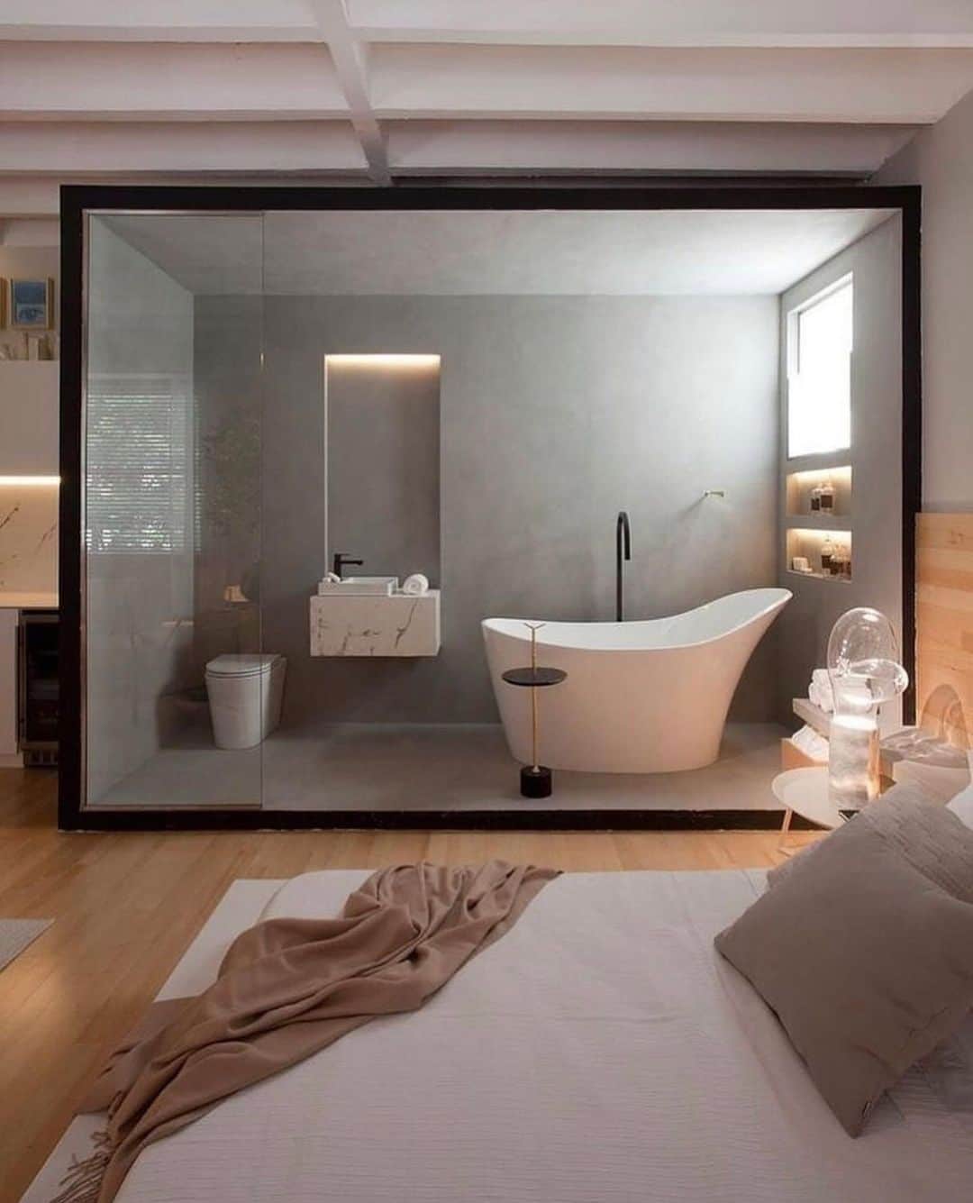 Crazy Roomsさんのインスタグラム写真 - (Crazy RoomsInstagram)「Would you want this as your bathroom or is it too open?」7月30日 4時04分 - crazyroomss
