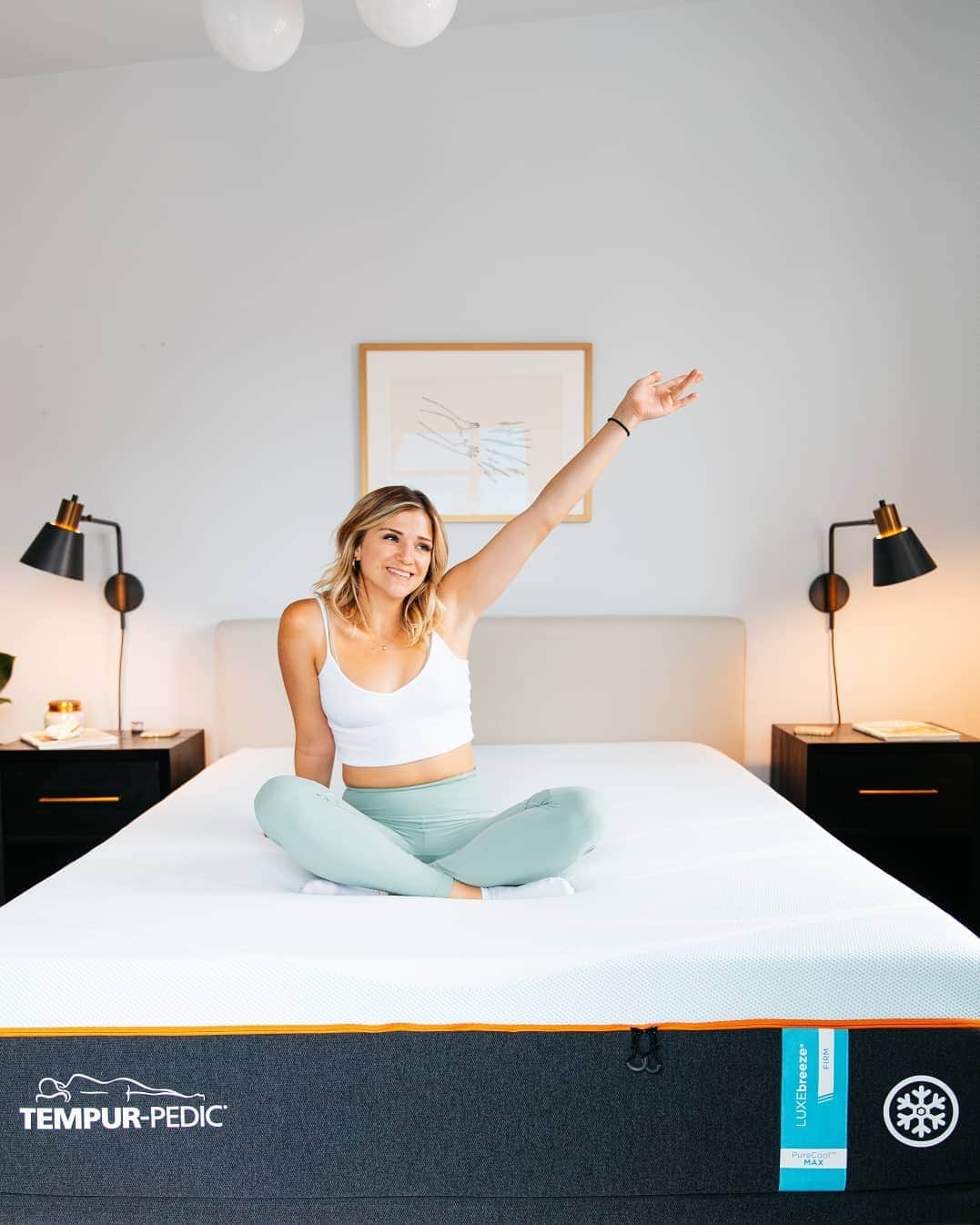 Monica Churchさんのインスタグラム写真 - (Monica ChurchInstagram)「I am so excited to be partnering with @tempurpedic to share with you guys the new Tempur-LUXEbreeze! This thing is so incredibly comfortable and perfect for getting a good night's rest. It has a 4 level cooling system that works from the cover (which is cool to the touch) to the core (which absorbs excess heat!). #Ad #tempurbreeze」7月30日 4時05分 - monicachurch