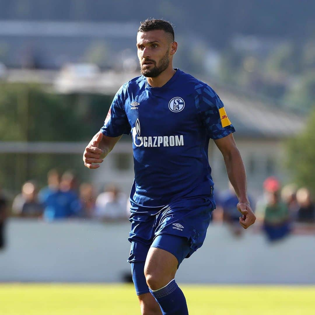 ダニエル・カリジュリのインスタグラム：「Happy to be back on the pitch👌🏻💪🏻🔵⚪️」