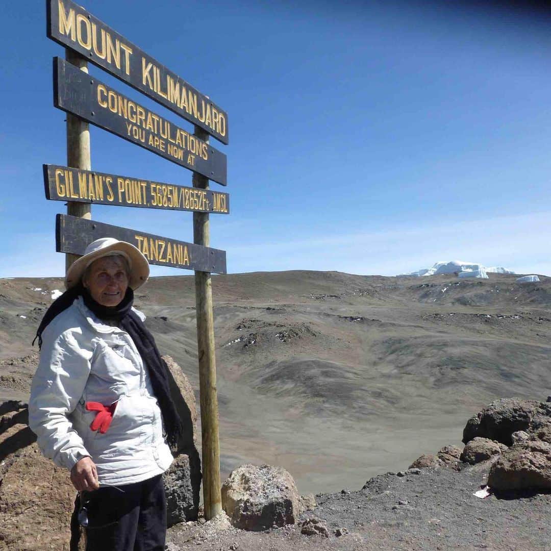 Nia Sioux Frazierさんのインスタグラム写真 - (Nia Sioux FrazierInstagram)「Today’s #RoleModelMonday is the oldest woman to climb the world’s tallest freestanding mountain. After only nine days, 89-year-old Anne Lorimor completed climbing Mount Kilimanjaro. She shares, “there was a point I was really concerned, because I fell before I started up the mountain, and I had a great pain in my side, and I couldn’t take deep breaths.” Being worried that she wasn’t able to go, Anne was still determined to embark on the journey, so she did! This world record setter stated that she has always had a love for hiking and even climbed the mountain four years ago. Congrats Anne on this amazing accomplishment!」7月30日 4時10分 - niasioux