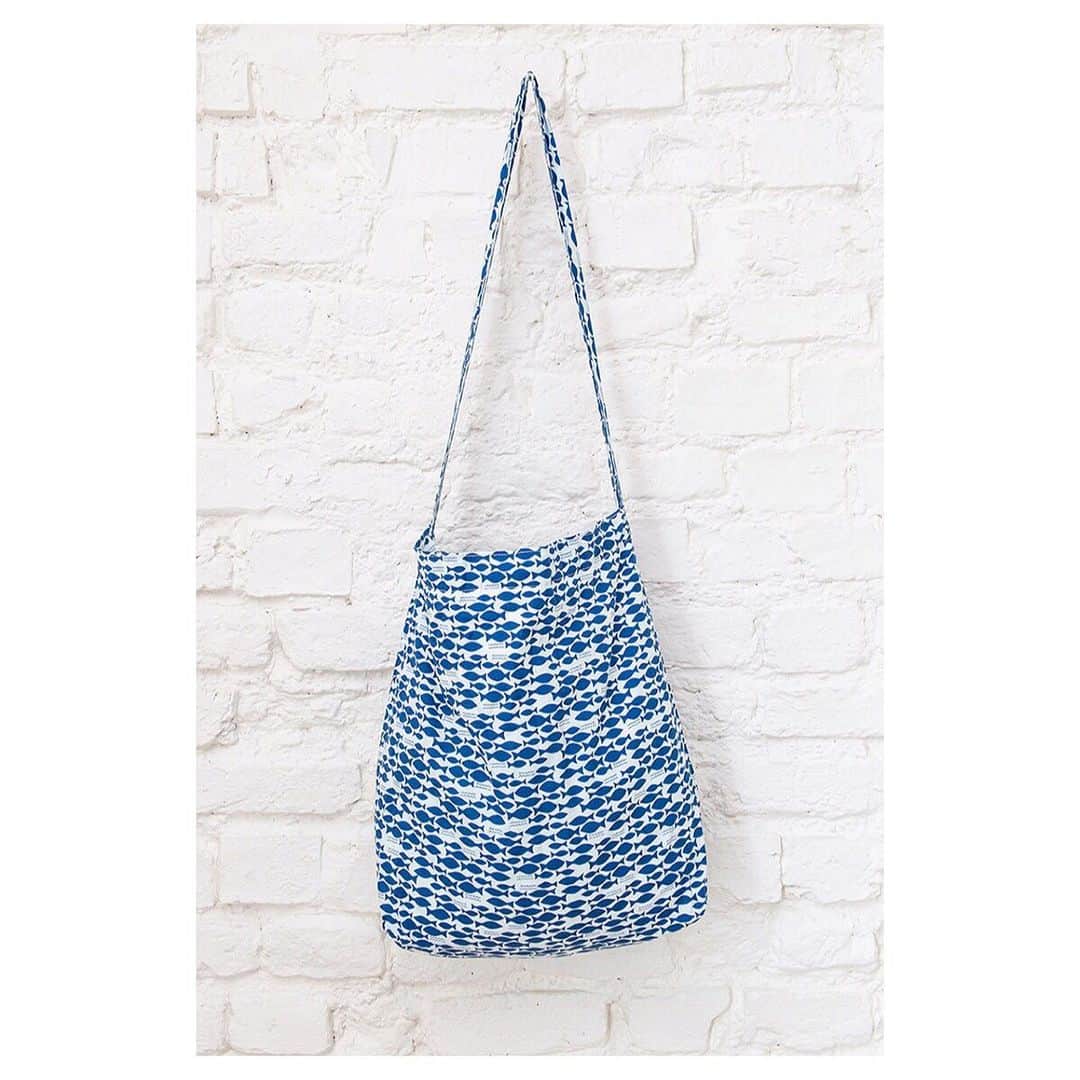 キャベジズ&ローゼズのインスタグラム：「Add a splash to your wardrobe with Little Blue Fishes 🐟🌊The Little London Bag and Frederika Blouse make the happiest pair in our popular print made from 100% cotton poplin #newaccessories #shoulderbag #shoulderbags #printedbag #frillyshirt #consciousfashion #fishprint #madeinlondon #cabbagesandroses #cabbagesandrosesfashion @christina_strutt @cabbagesandroses_shop 👆Link In Bio👆」