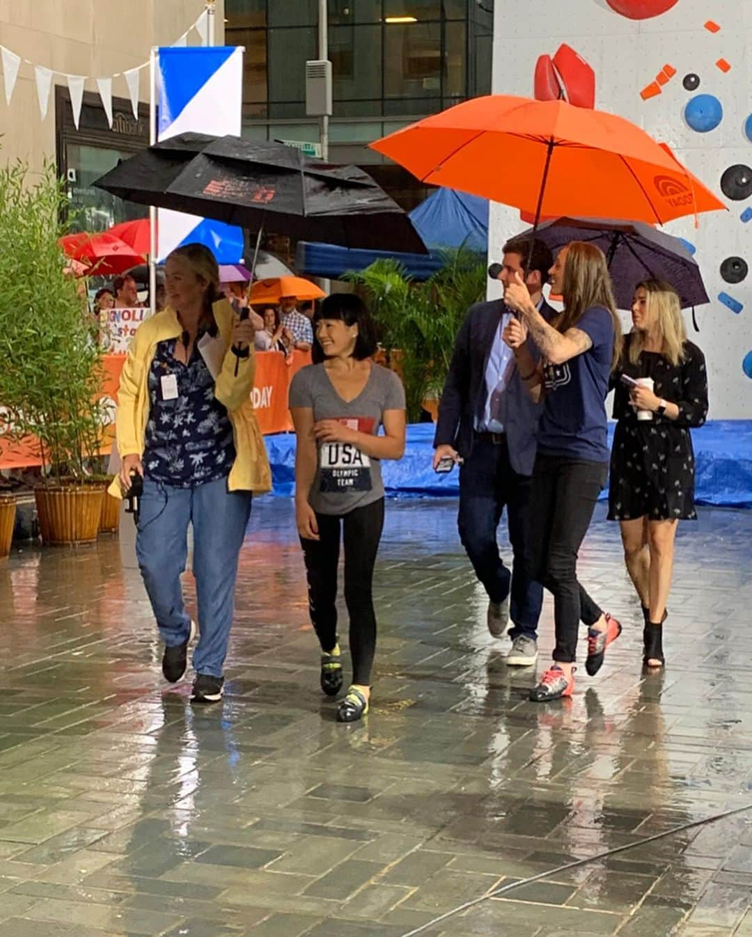 白石阿島さんのインスタグラム写真 - (白石阿島Instagram)「Was pretty surreal to climb in the center of Rockefeller Center on the @todayshow @nbcsports ! Also met a bunch of badass athletes. 😆 countdown to Tokyo 2020!!🇯🇵」7月30日 4時27分 - ashimashiraishi